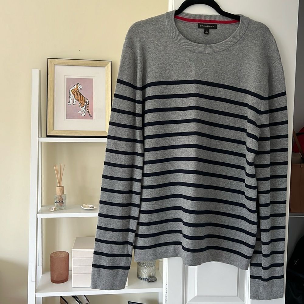 New never worn Banana Republic sweater